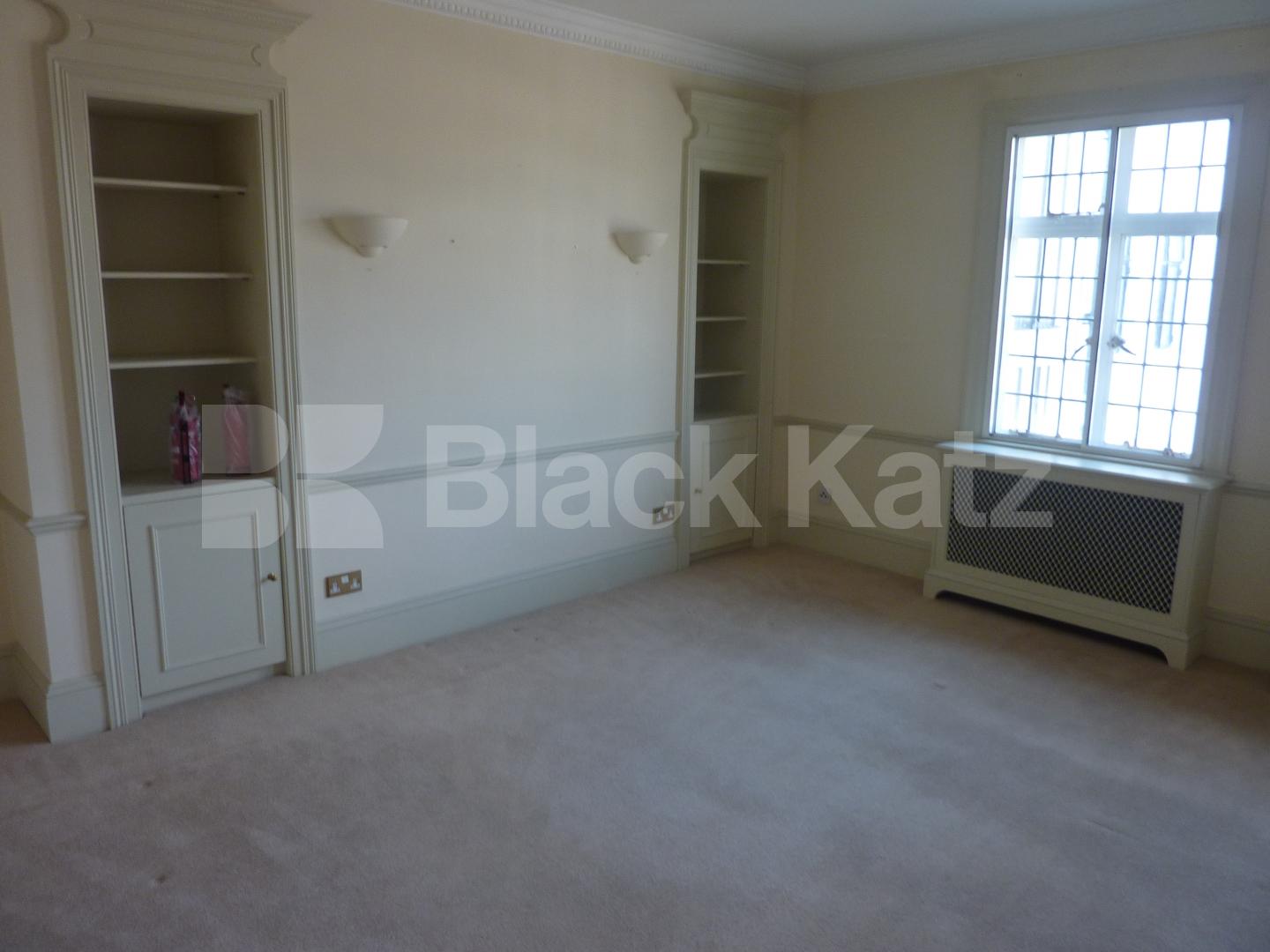 			NEW INSTRUCTION!, 2 Bedroom, 1 bath, 1 reception Flat			 Baker Street, BAKER STREET